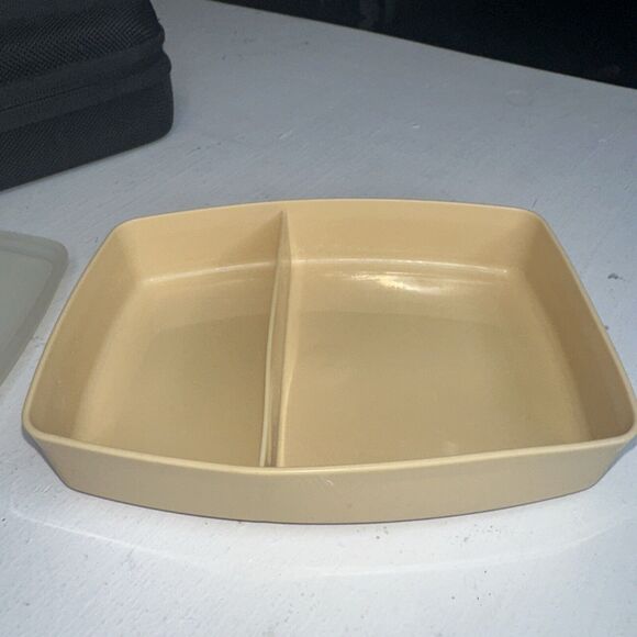 Vintage Tupperware 813-3 Divided Snack & Sandwich Container W/Lid 814-4 Almond - Picture 5 of 11